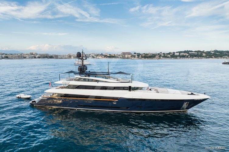 N2H yacht exterior 32