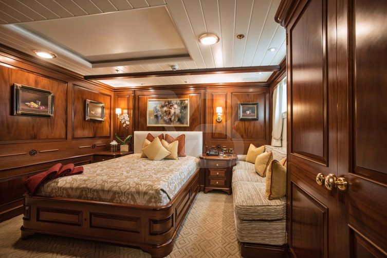 Paraffin yacht interior 17