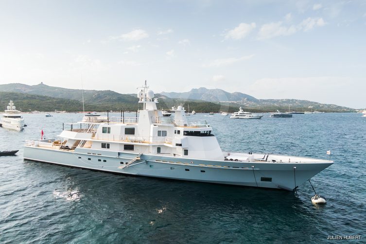 Ronin yacht exterior 16