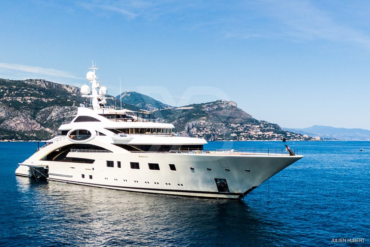 Eye yacht exterior 19