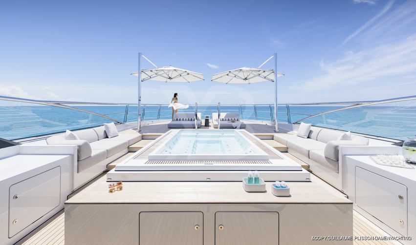 Entourage yacht exterior 3