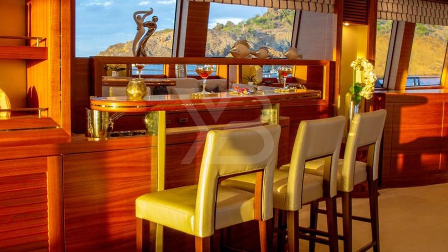 Balista yacht interior 10