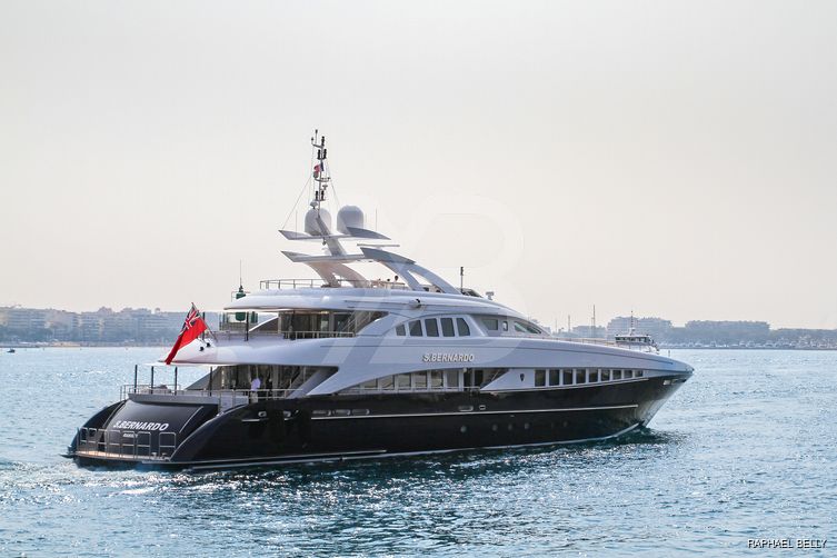 Sharkfinn yacht exterior 5
