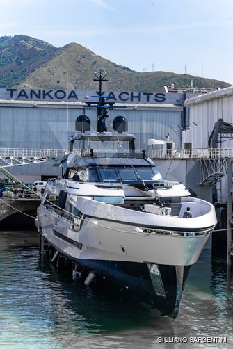 Loewe yacht exterior 4