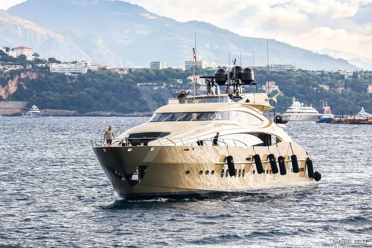 Hokulani yacht exterior 4