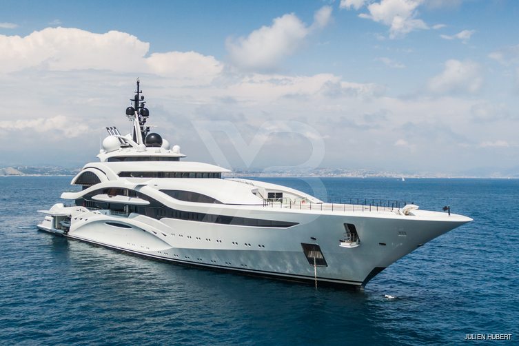 Al Lusail yacht exterior 14