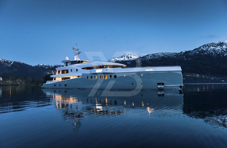 Event yacht exterior 2