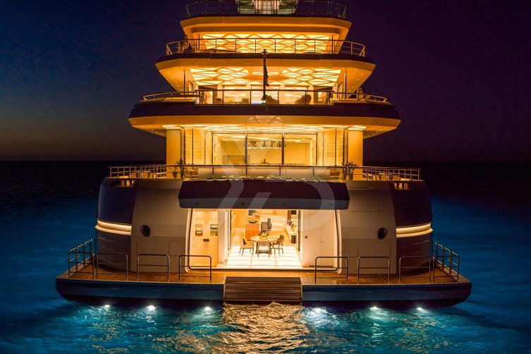 Luminosity yacht exterior 6