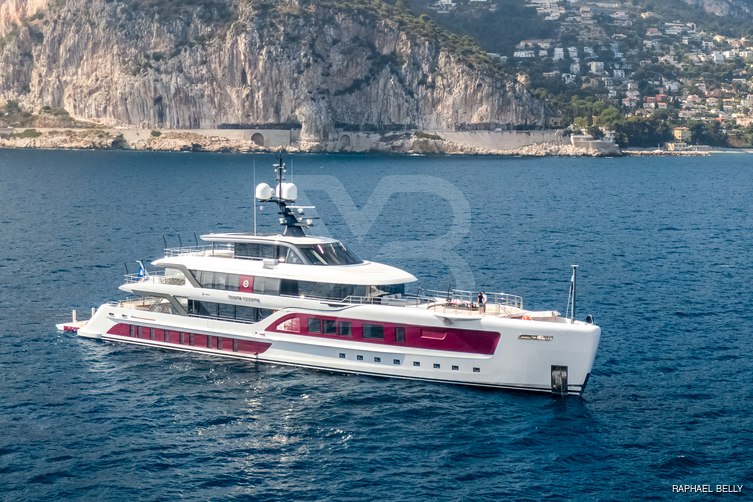 Quinta Essentia yacht exterior 15