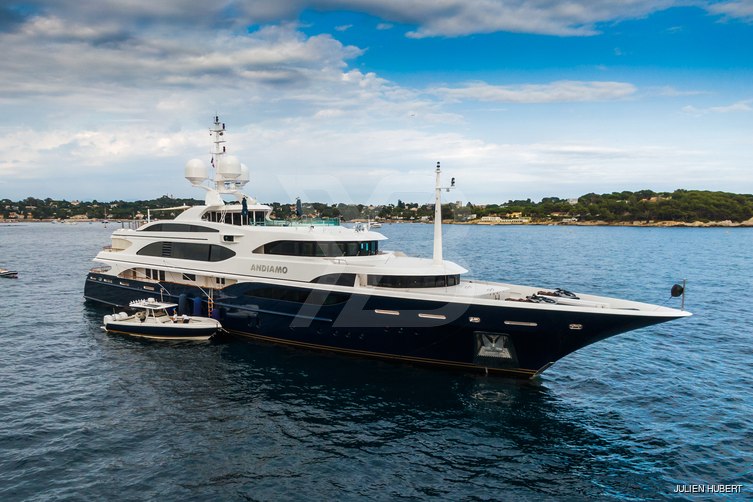 Andiamo yacht exterior 15