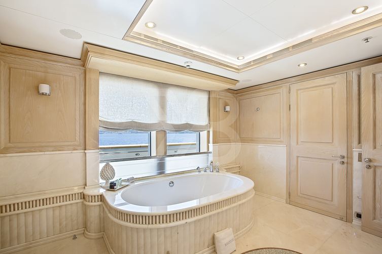 Boadicea yacht interior 17