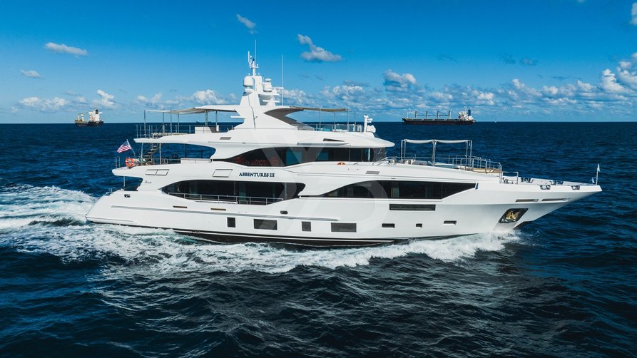 Marda yacht exterior 2