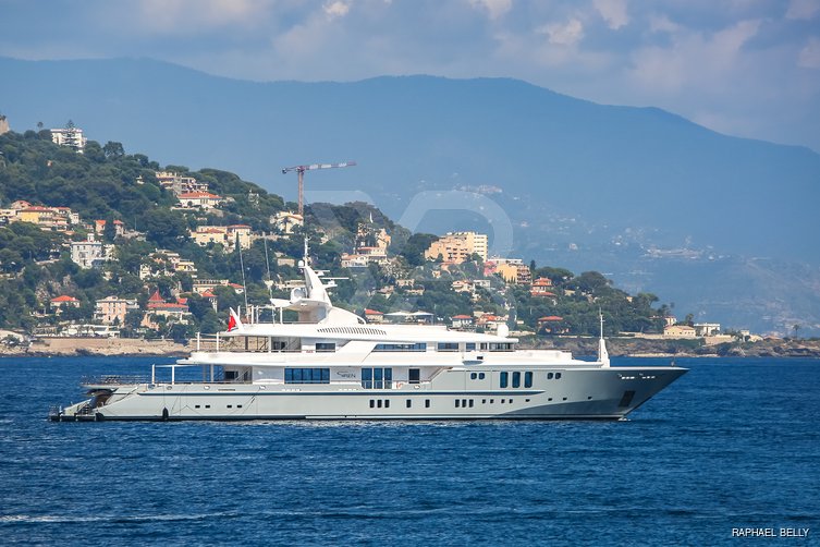 Siren yacht exterior 12