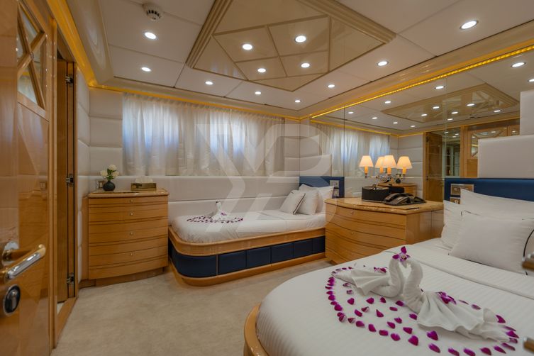 Lady Azul yacht interior 11