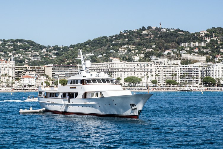 Seagull of Cayman yacht exterior 3