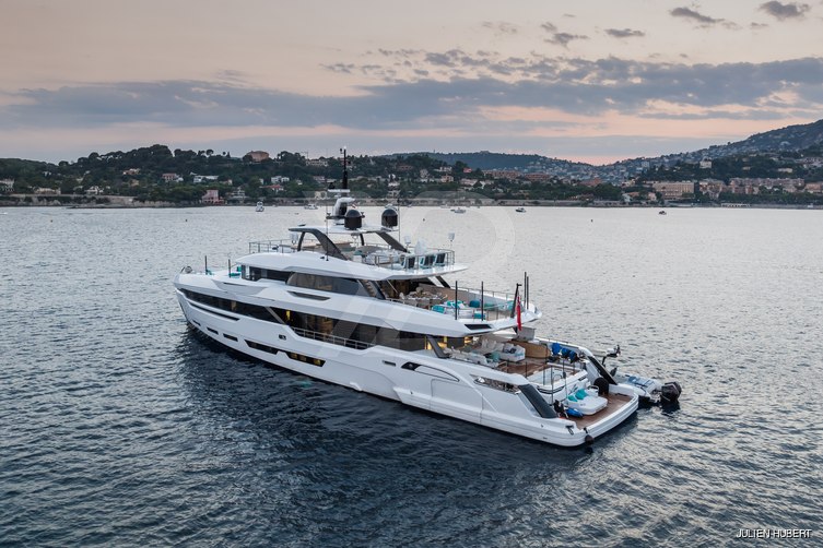 Lee yacht exterior 6