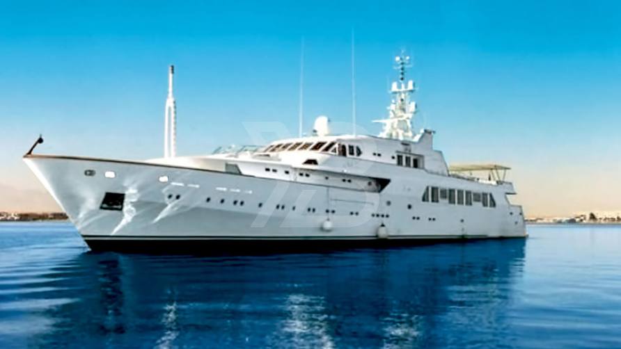 Suite yacht exterior 3