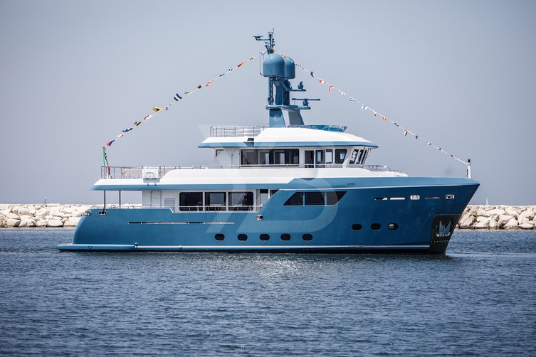 Alexa yacht exterior 3