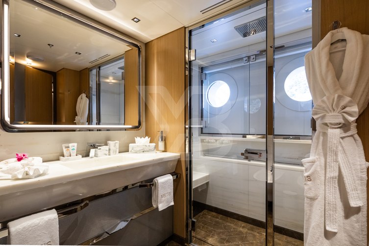 Artisan yacht interior 141