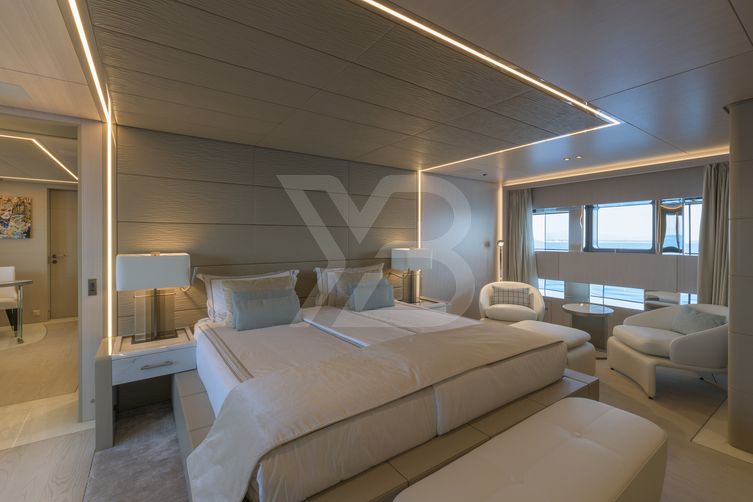 EIV yacht interior 15