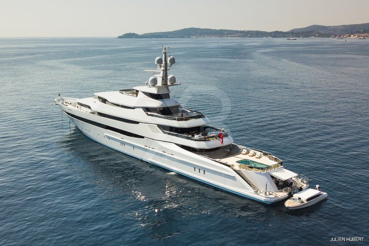 Amore Vero yacht exterior 3