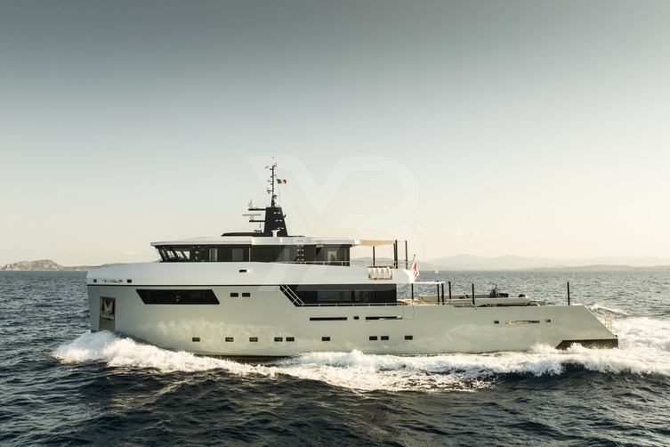 Fox yacht exterior 2