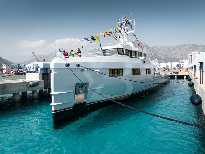 Emotional yacht exterior 4