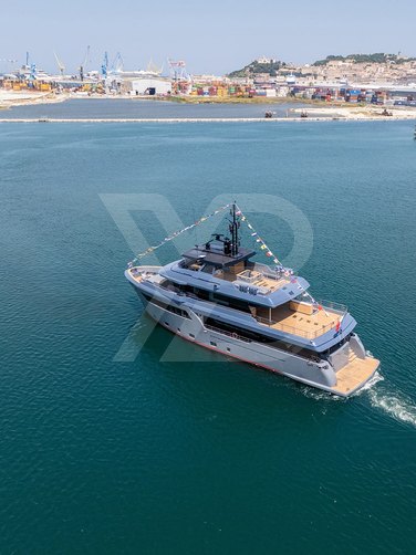 Haze² yacht exterior 6