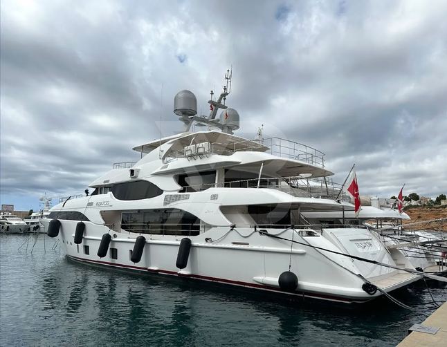 Equus yacht exterior 5