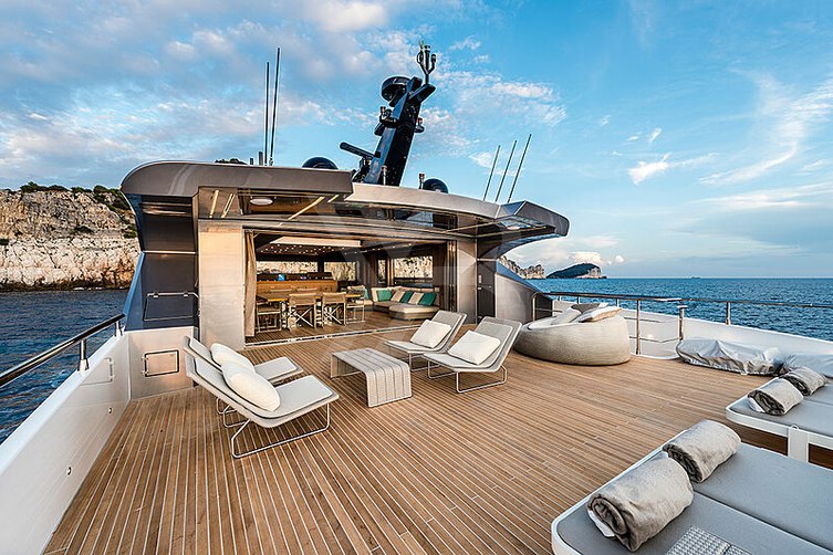 Lady Nina yacht exterior 3