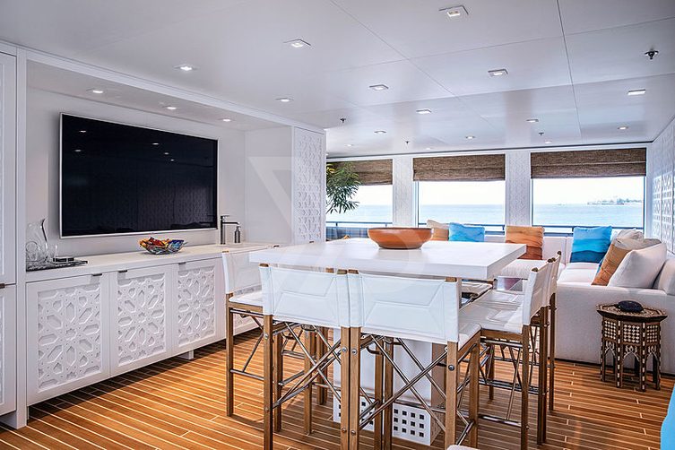 Hodor yacht interior 10