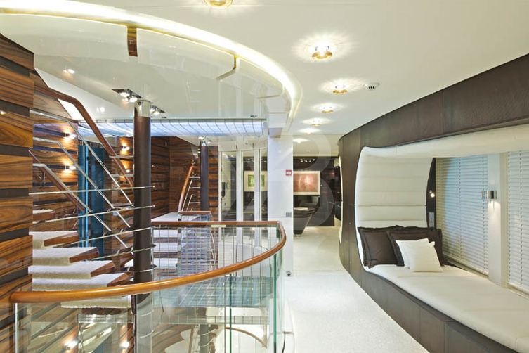 Vive la Vie yacht interior 12