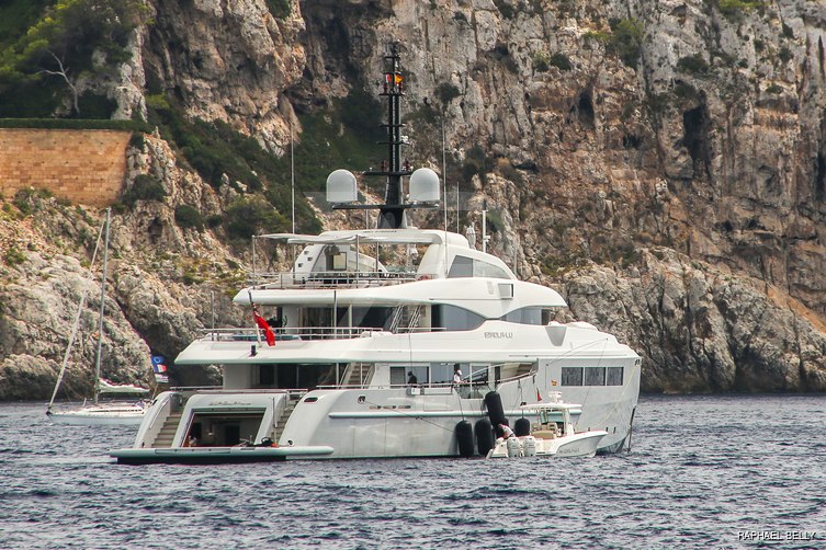 Quasar yacht exterior 3