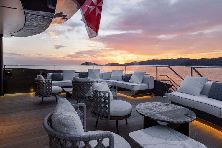 Bel1 yacht exterior 9