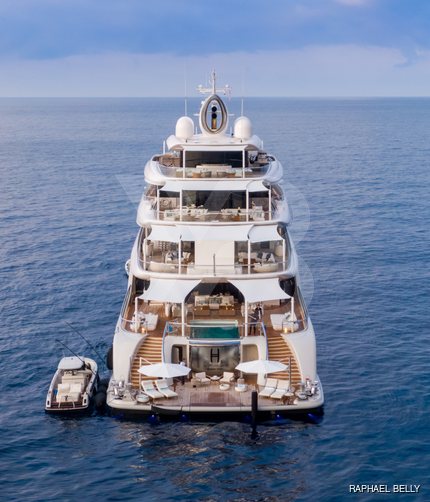 H3 yacht exterior 5