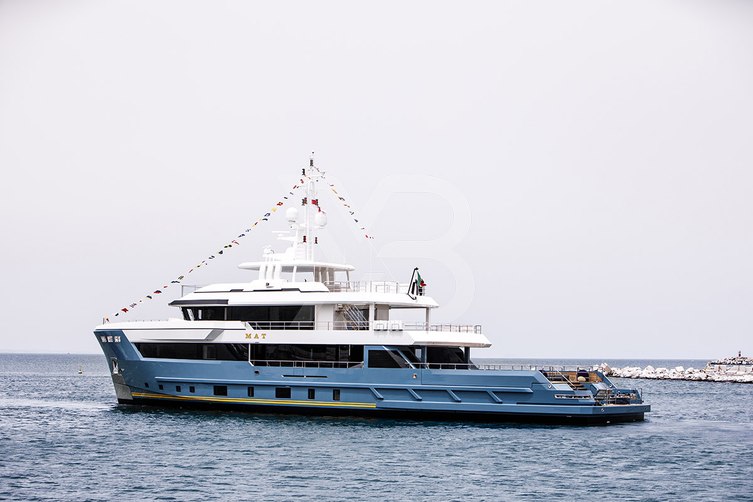 Mat yacht exterior 3