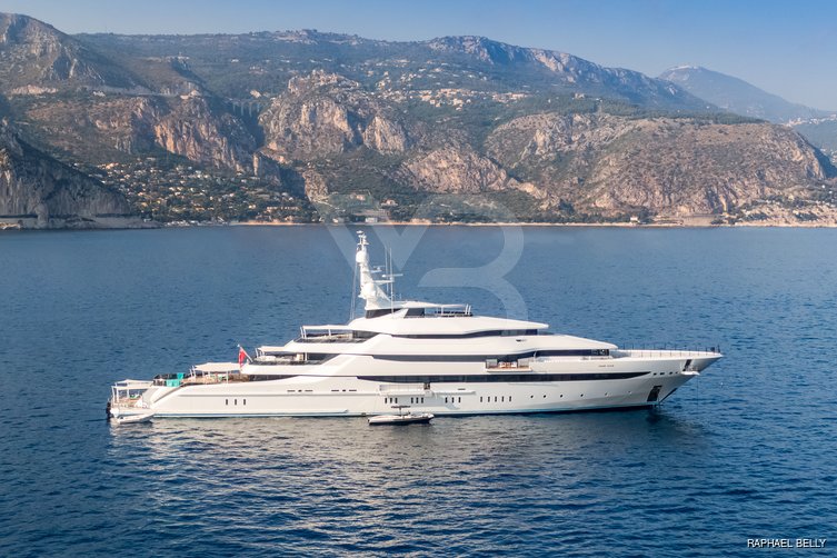 Amore Vero yacht exterior 20