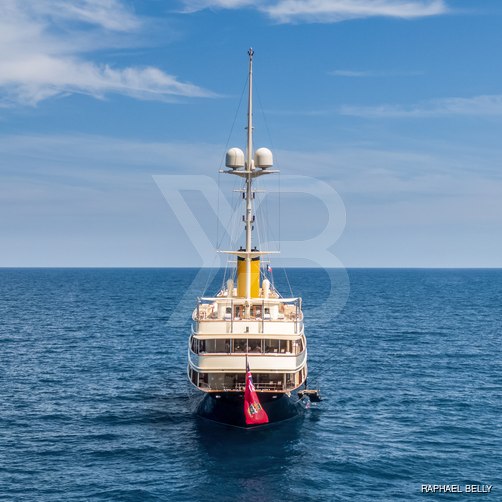 Nero yacht exterior 14