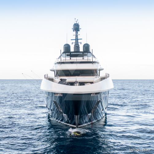 OM yacht exterior 3