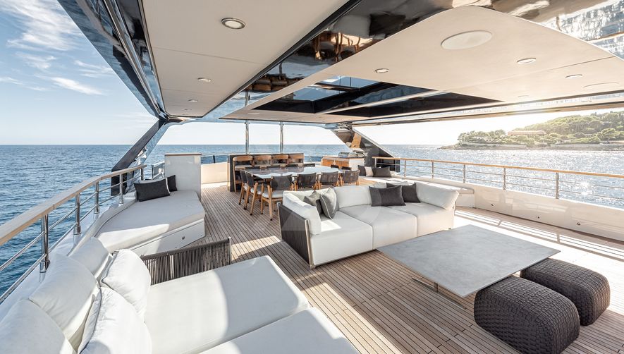 Oculus yacht exterior 4