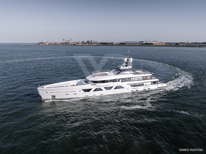 Khalidah yacht exterior 5