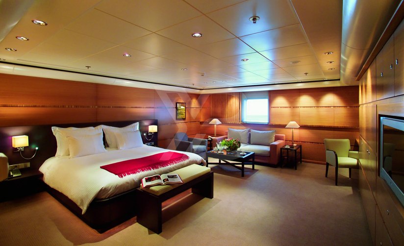 Turama yacht interior 13