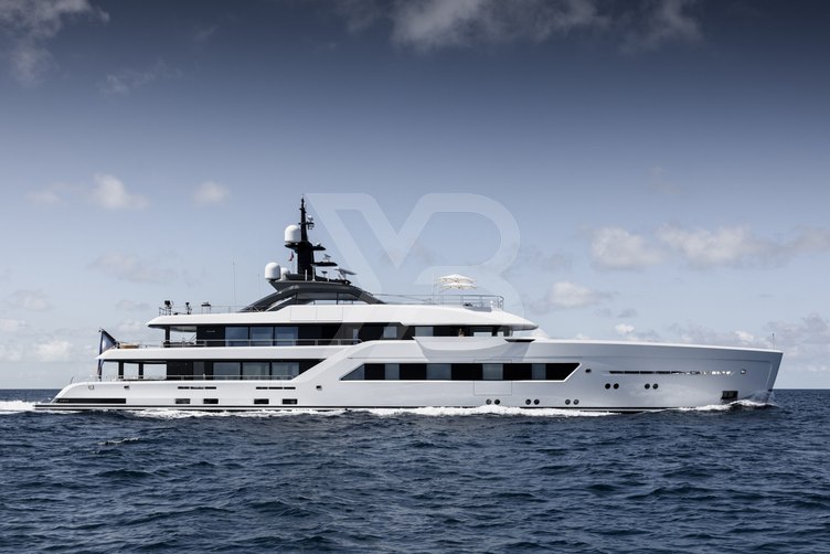 Entourage yacht exterior 2