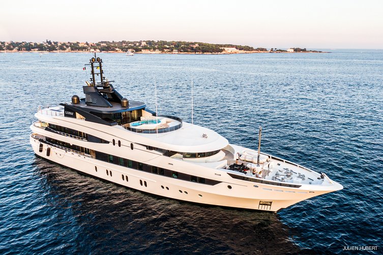 AHS yacht exterior 9