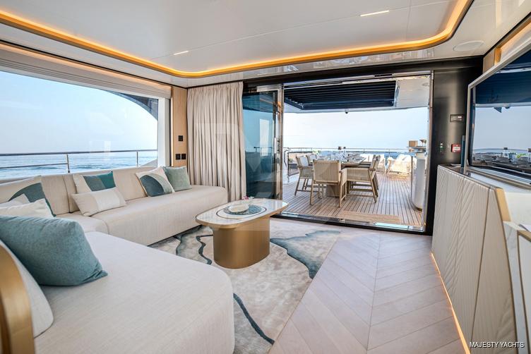 Dil yacht interior 9