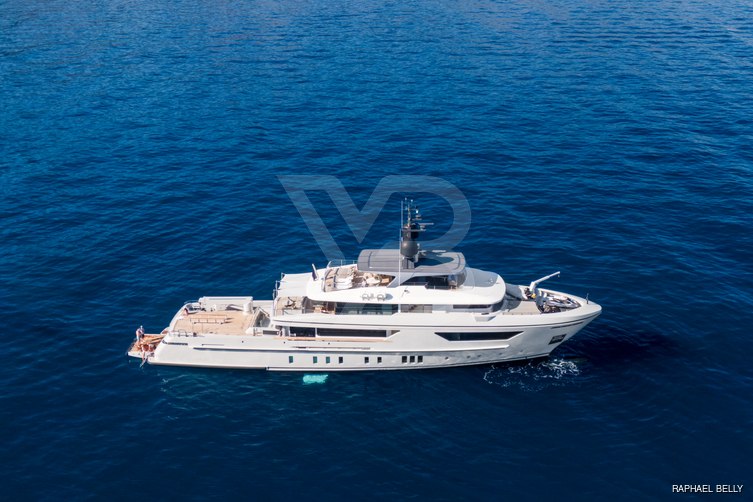 X yacht exterior 5