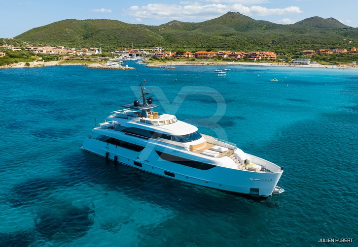 Penta yacht exterior 12