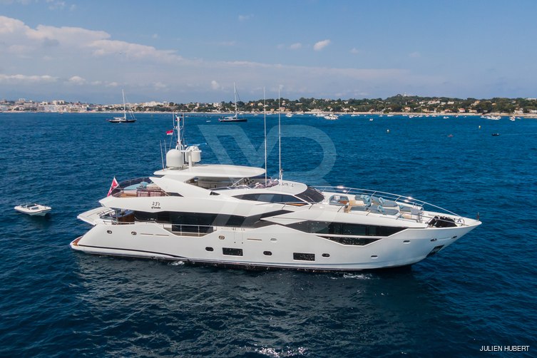 2 J's of London yacht exterior 7