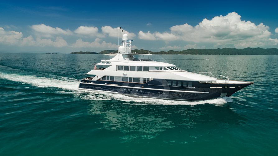 Lady Azul yacht exterior 2