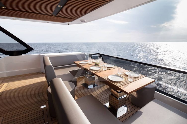 Hail Yeah yacht exterior 26